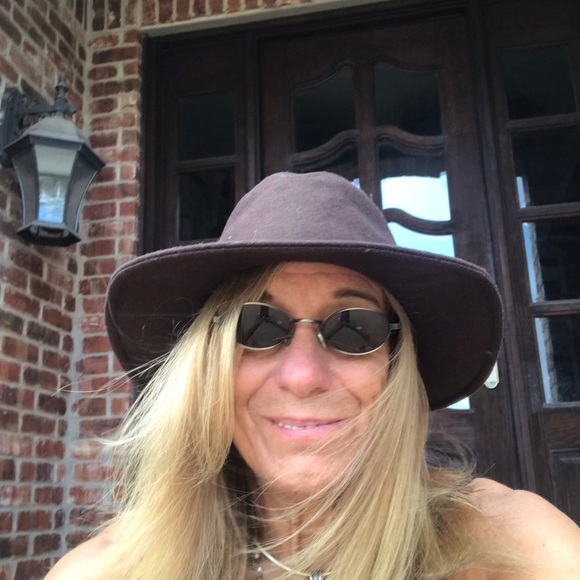 Meet your Posher, Kim - Picture 1 of 1